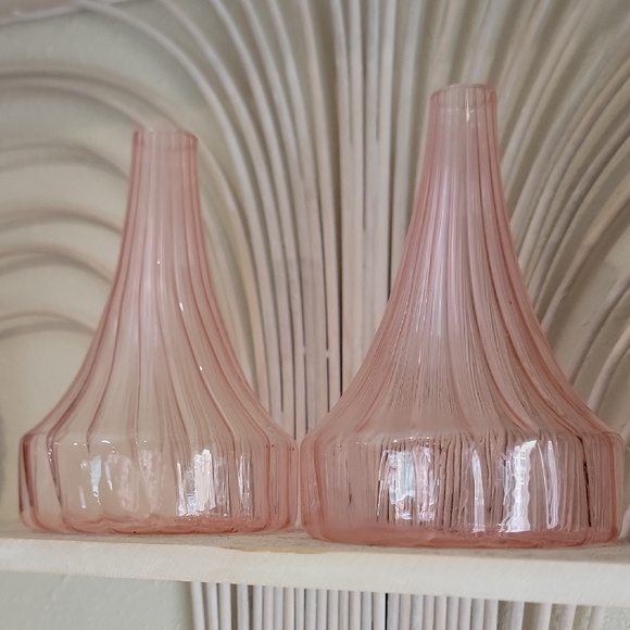 Source Unknown Pink Accent Vases Elegant Translucent Design - Picture 2 of 4